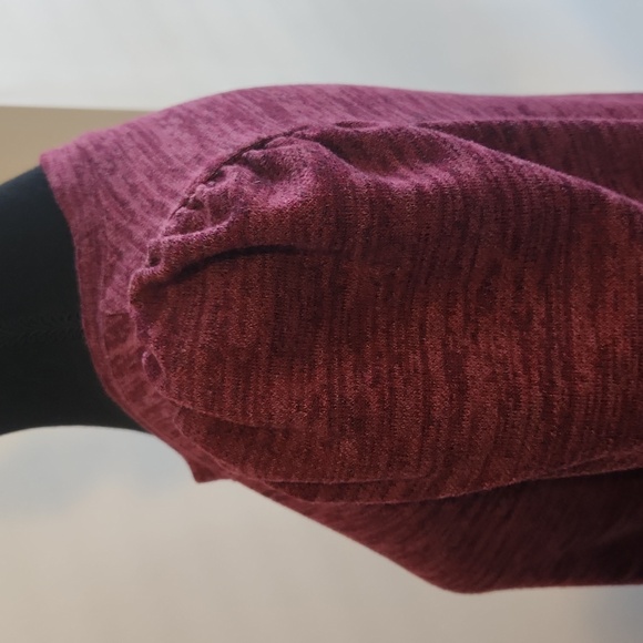 Maroon puffed sleeve top - Picture 6 of 8